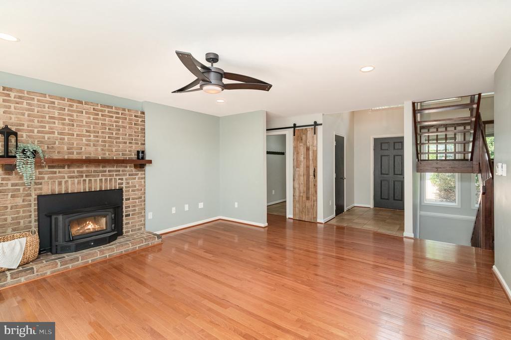 282 LAKEWAY ROAD