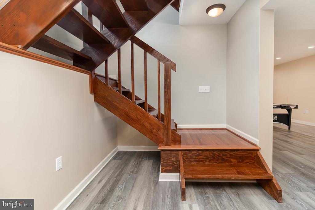 282 LAKEWAY ROAD