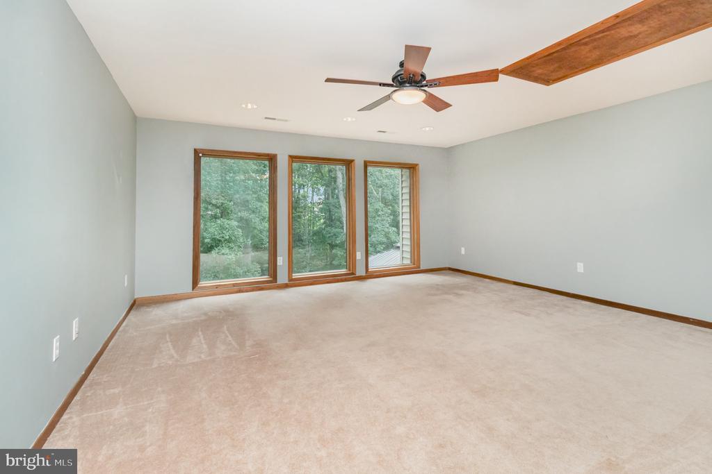 282 LAKEWAY ROAD