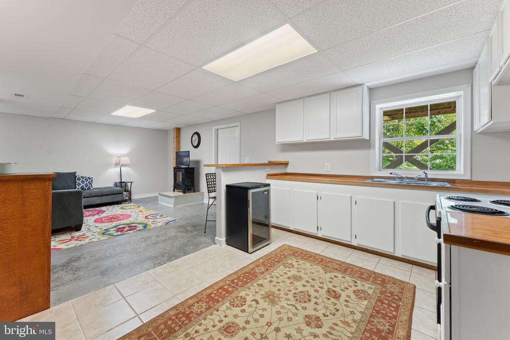 224 DERBY LANE