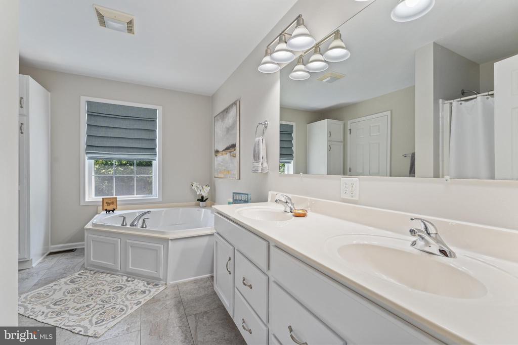 224 DERBY LANE