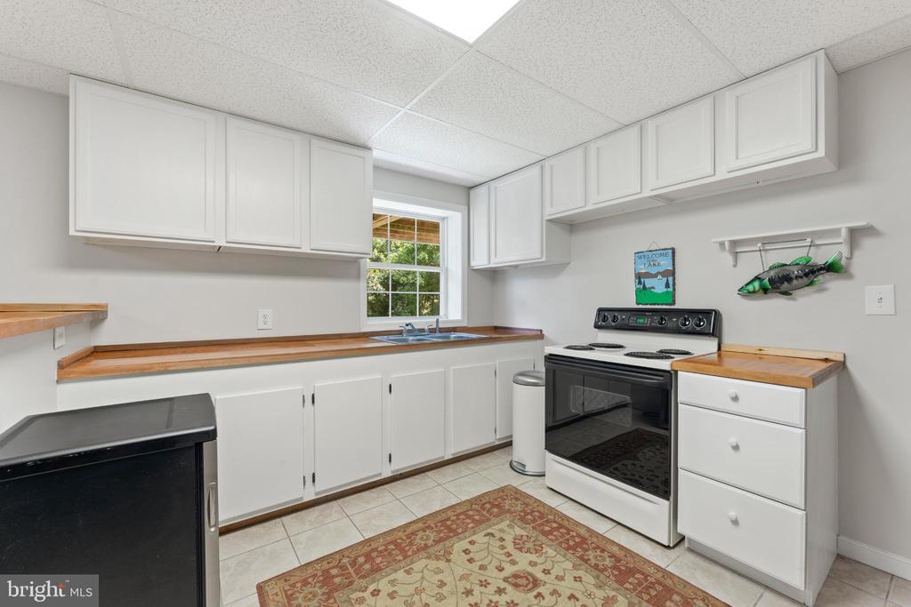 224 DERBY LANE
