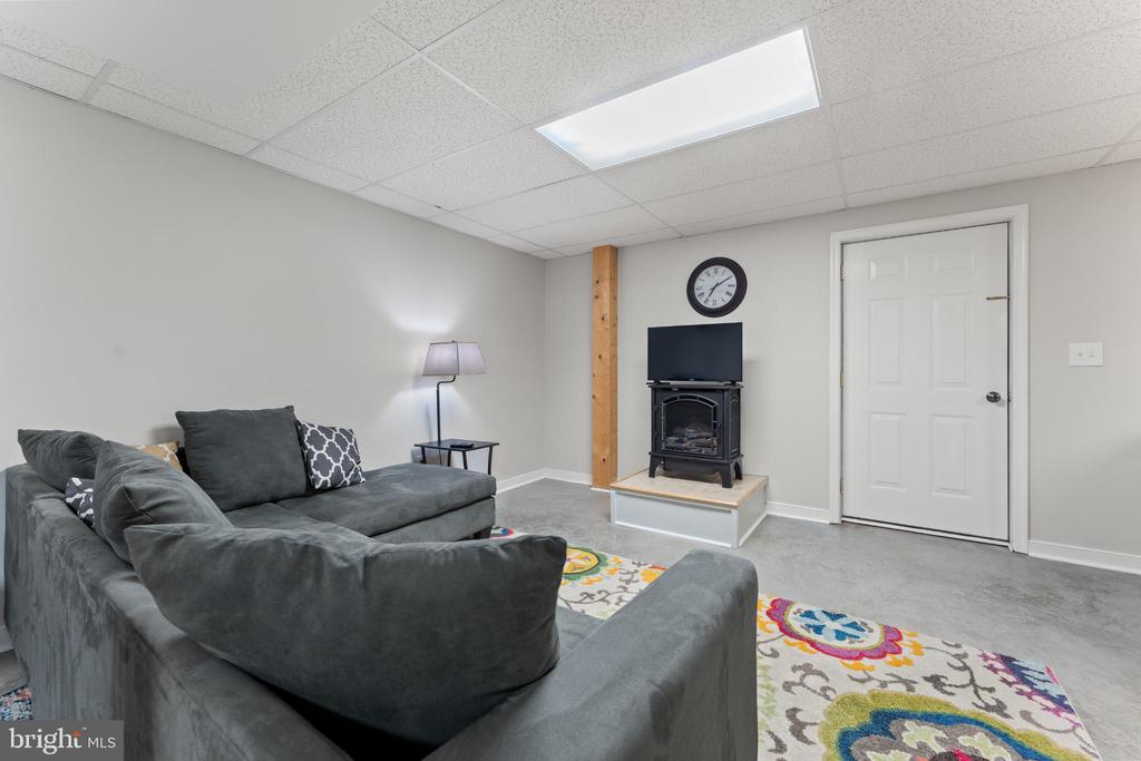 224 DERBY LANE