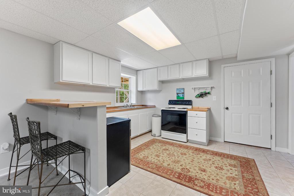 224 DERBY LANE