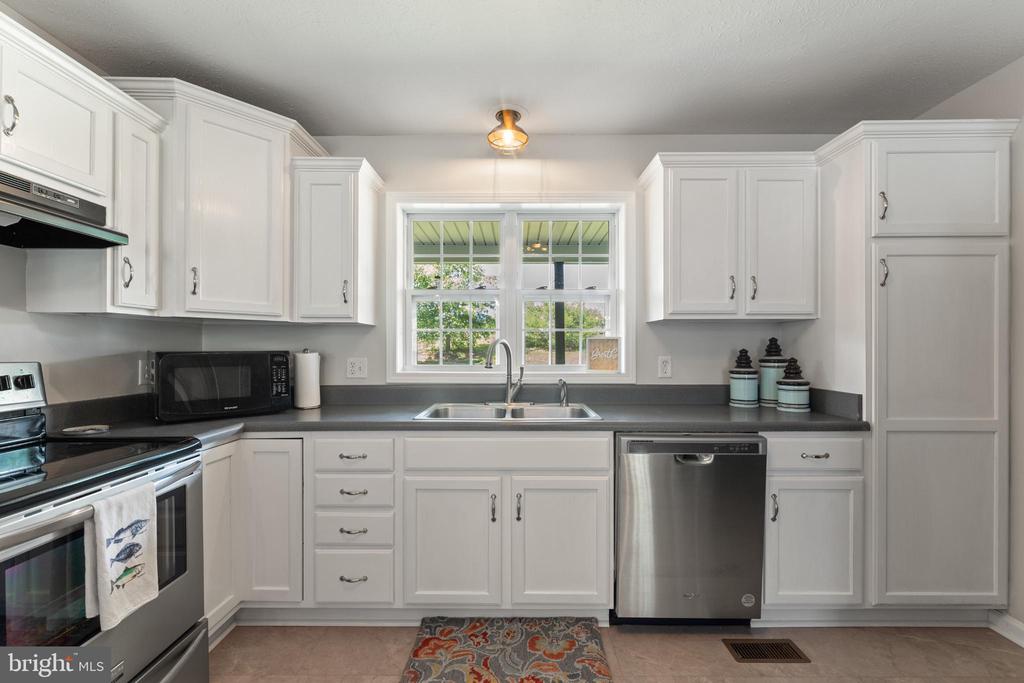 224 DERBY LANE