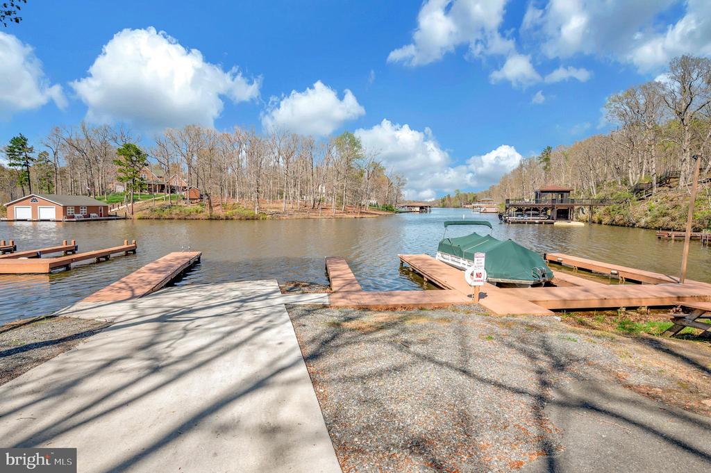 55 CEDAR CIRCLE