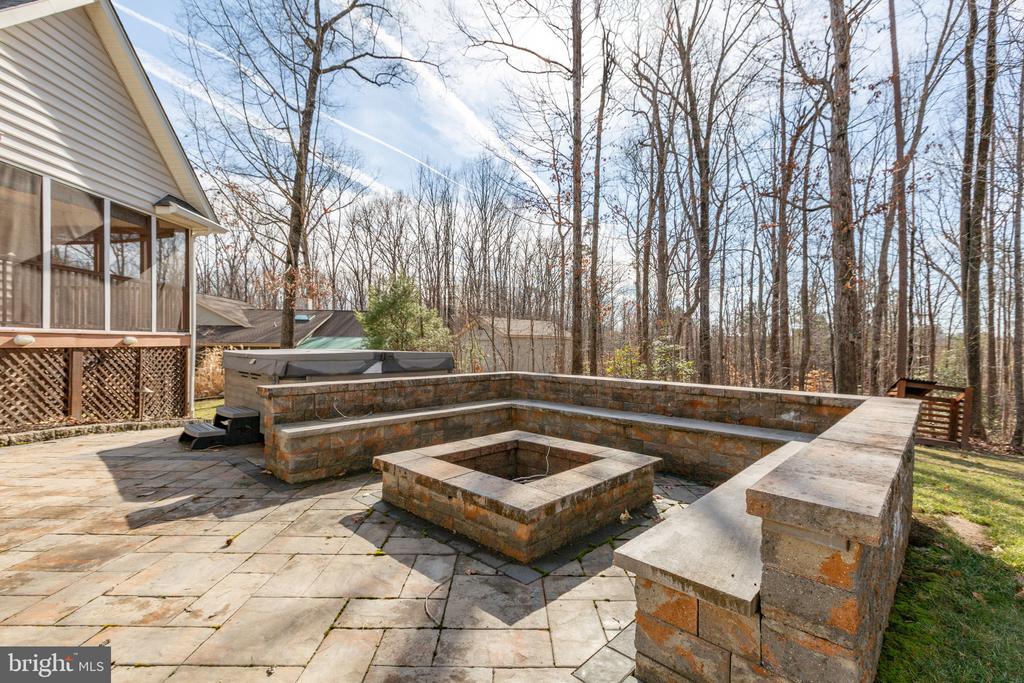 219 OAKWOOD DRIVE