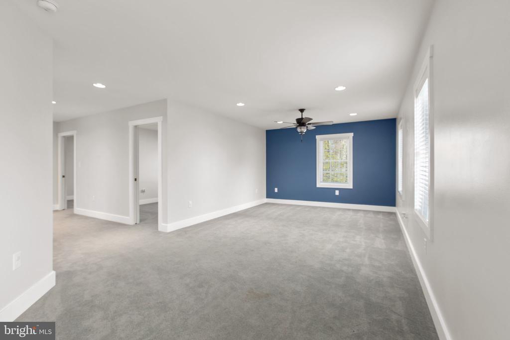 219 OAKWOOD DRIVE