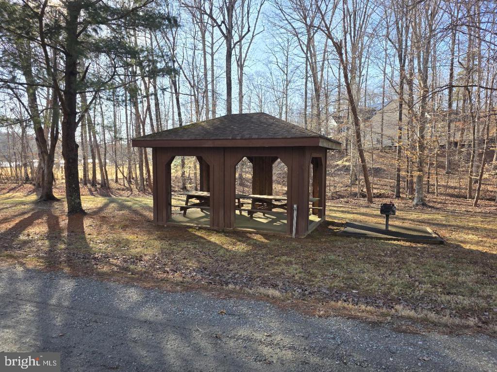 219 OAKWOOD DRIVE
