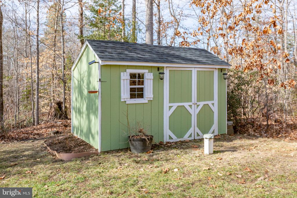 219 OAKWOOD DRIVE