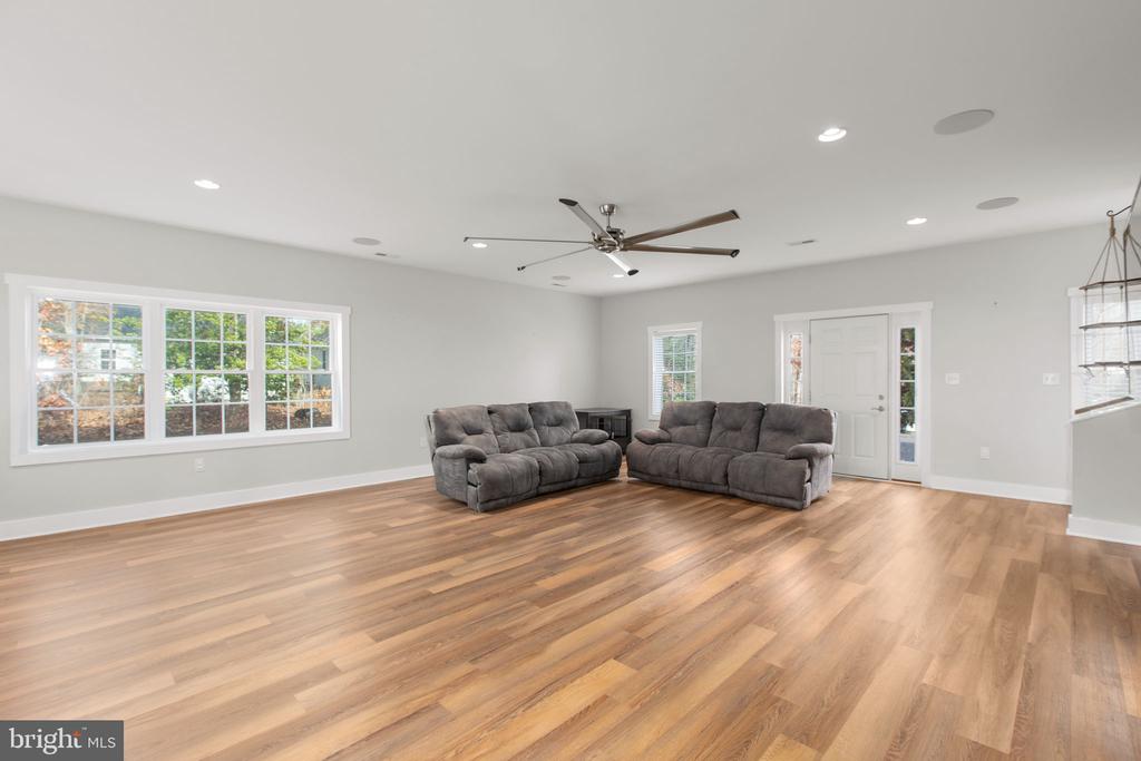 219 OAKWOOD DRIVE