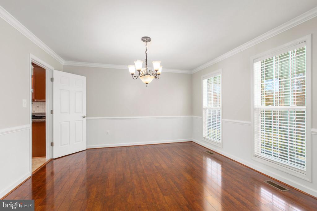 219 OAKWOOD DRIVE