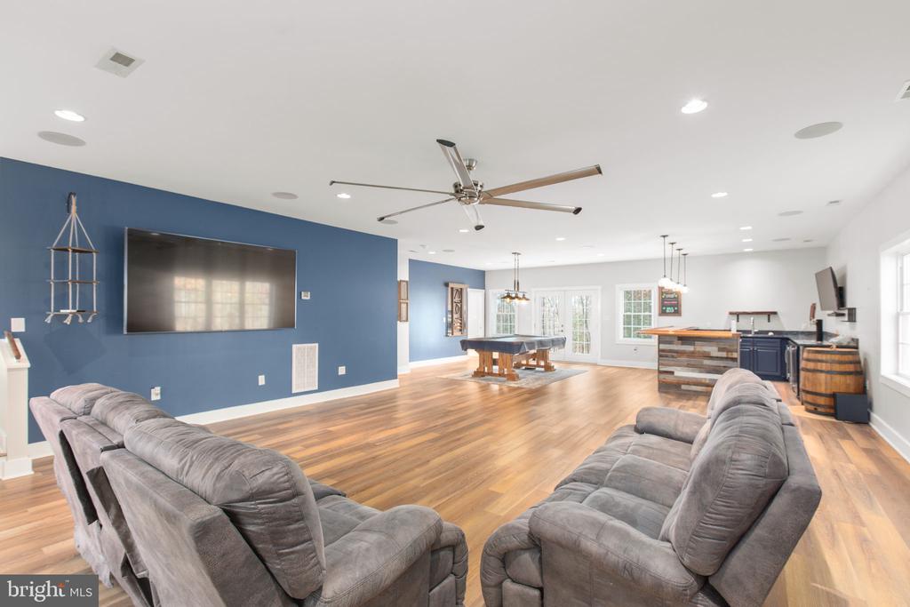 219 OAKWOOD DRIVE