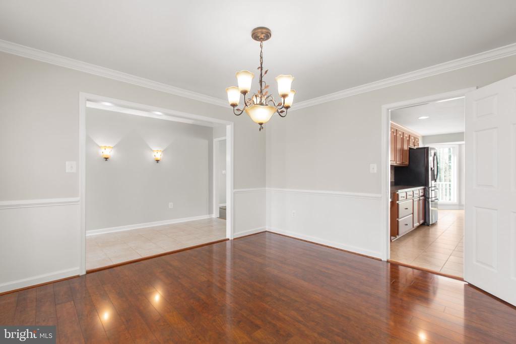 219 OAKWOOD DRIVE