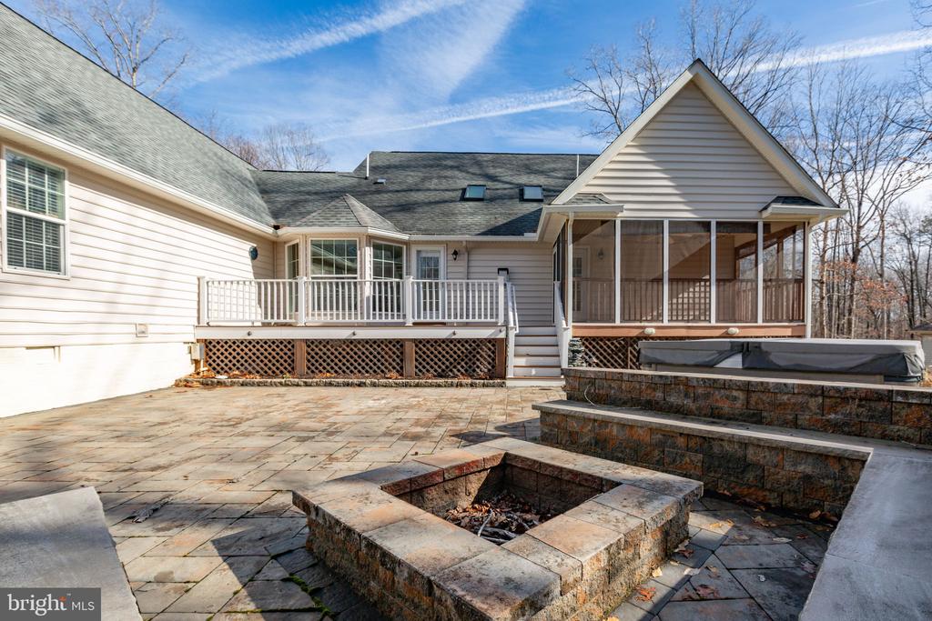 219 OAKWOOD DRIVE