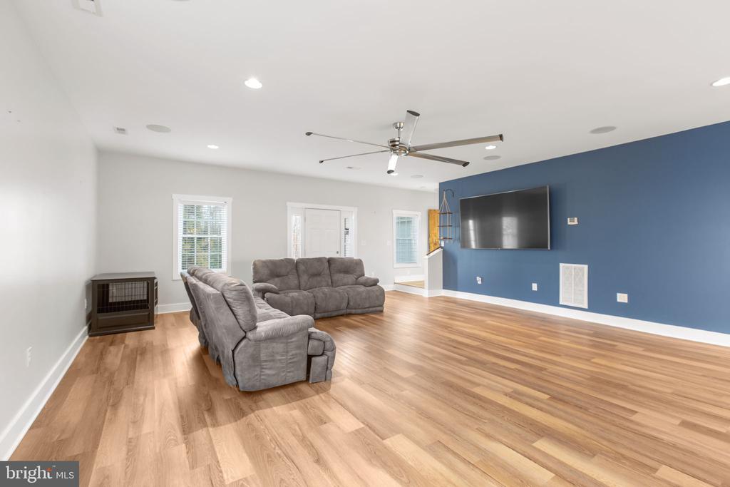 219 OAKWOOD DRIVE