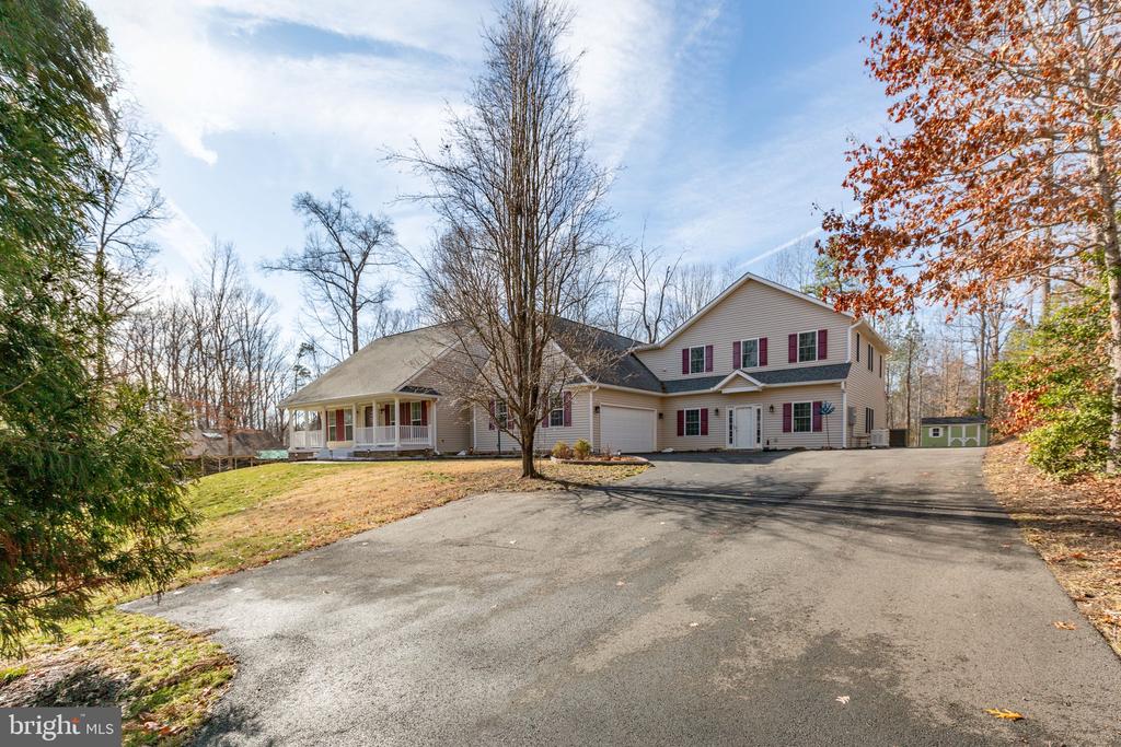 219 OAKWOOD DRIVE