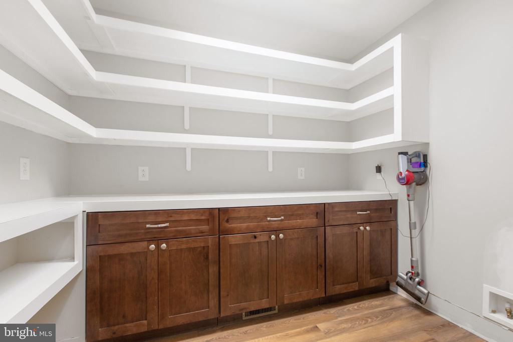 219 OAKWOOD DRIVE