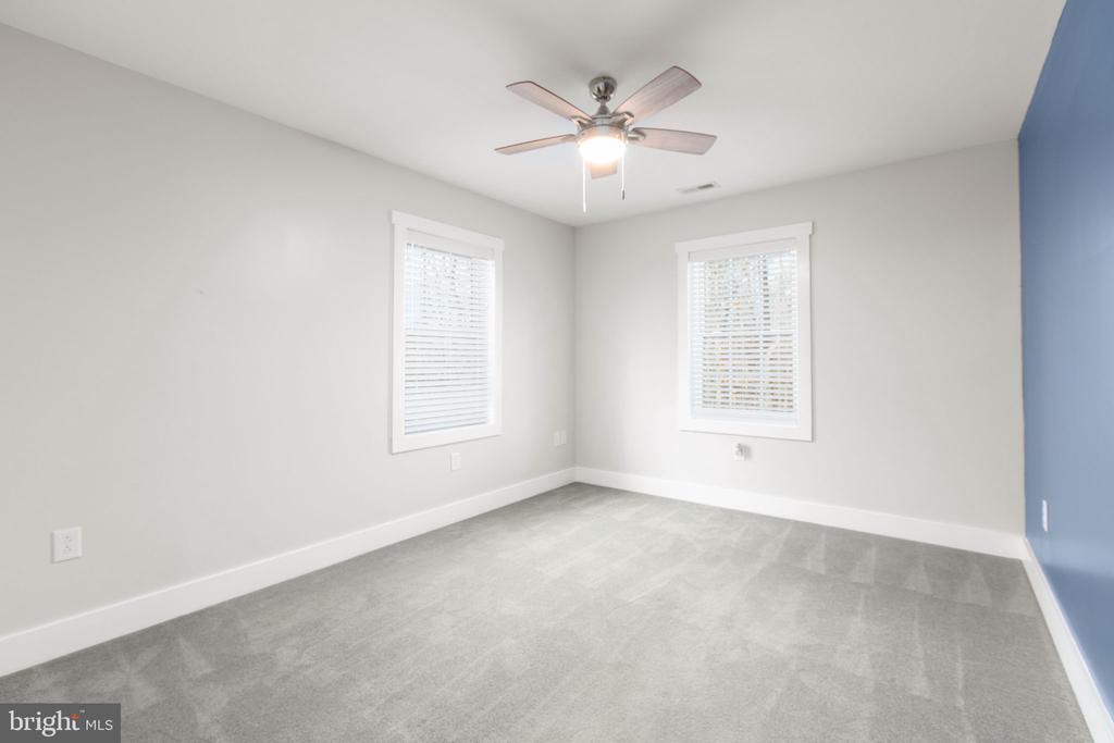219 OAKWOOD DRIVE