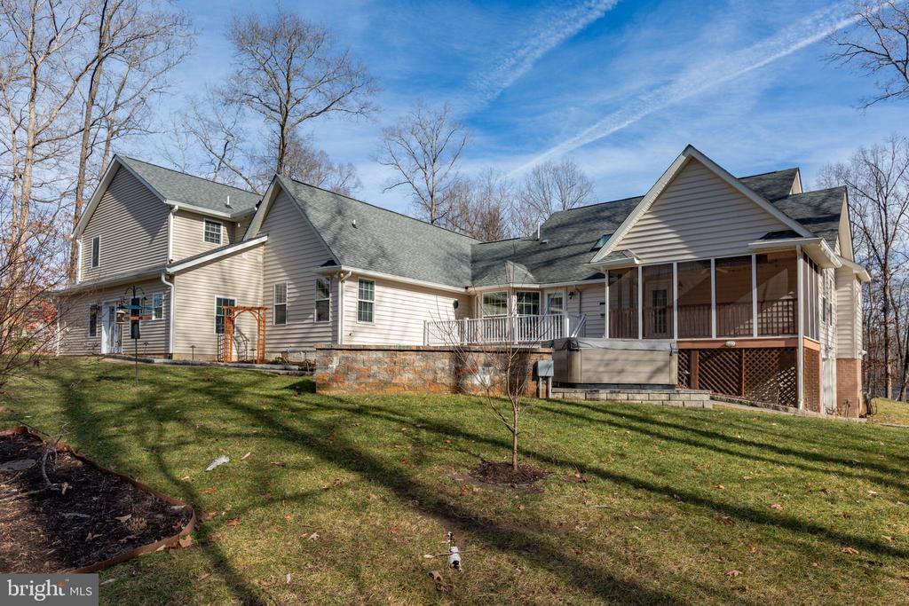 219 OAKWOOD DRIVE