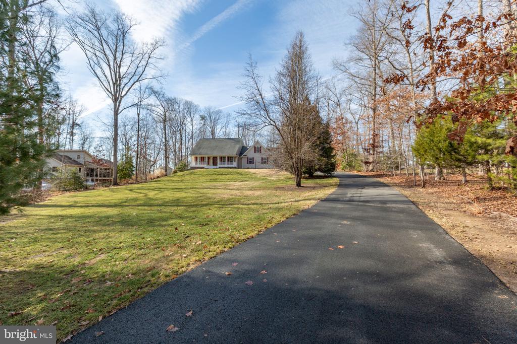 219 OAKWOOD DRIVE