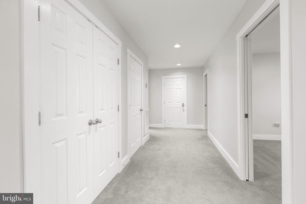 219 OAKWOOD DRIVE