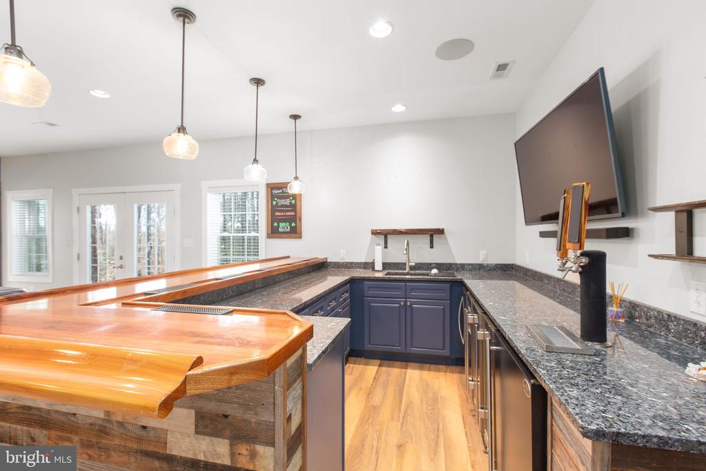 219 OAKWOOD DRIVE