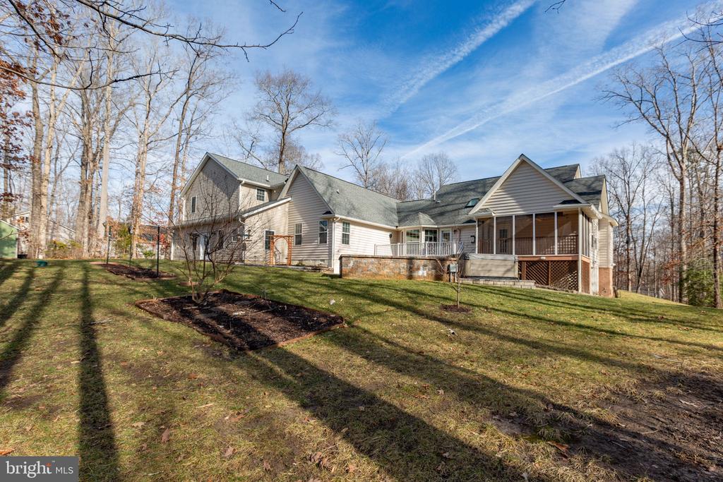 219 OAKWOOD DRIVE