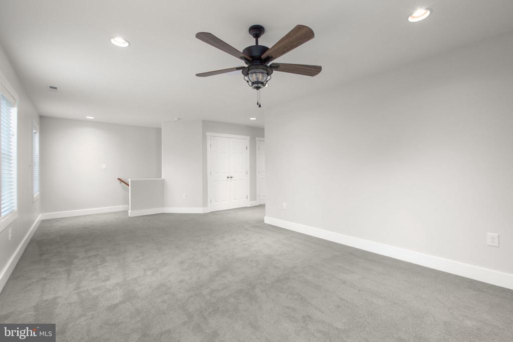219 OAKWOOD DRIVE