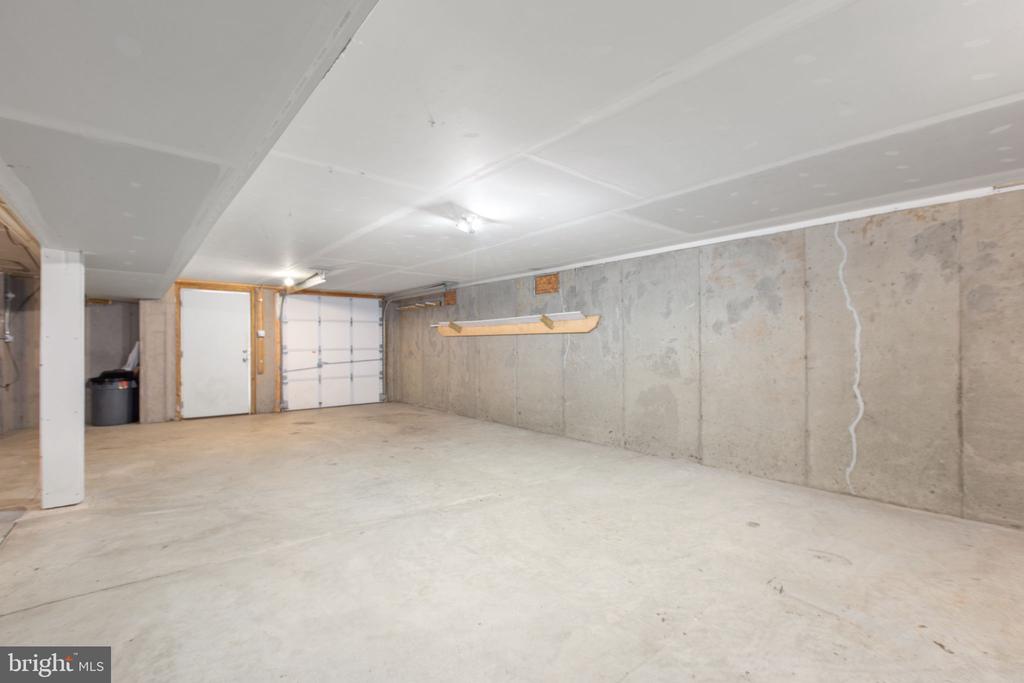 219 OAKWOOD DRIVE