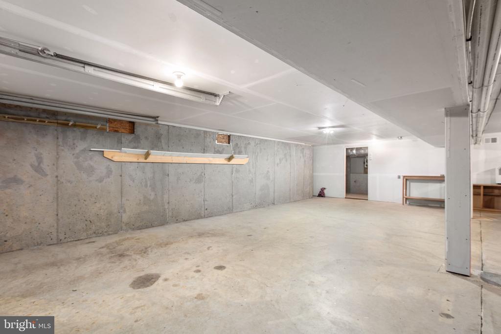 219 OAKWOOD DRIVE