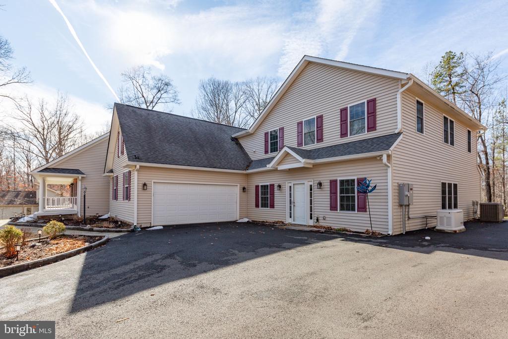 219 OAKWOOD DRIVE