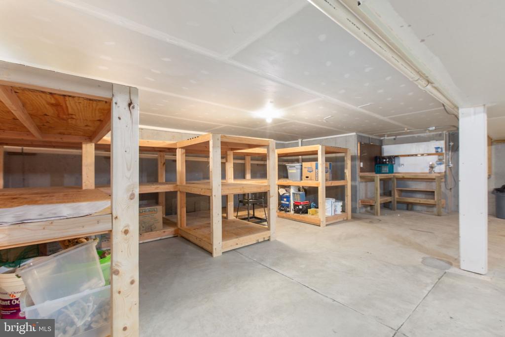 219 OAKWOOD DRIVE