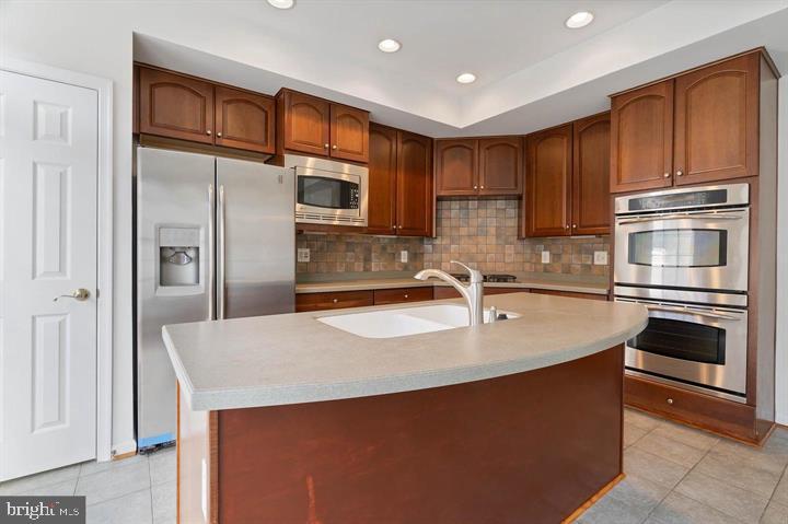 22953 FANSHAW SQ SQUARE
