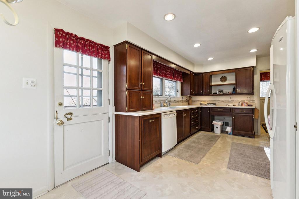 17167 SIMPSON CIRCLE