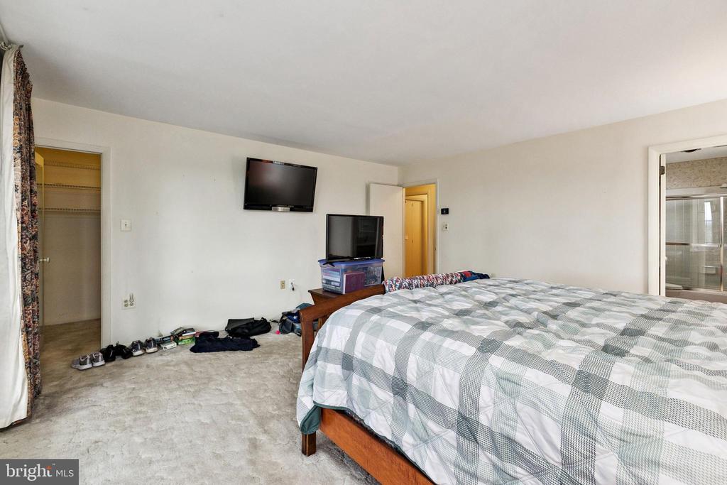 17167 SIMPSON CIRCLE