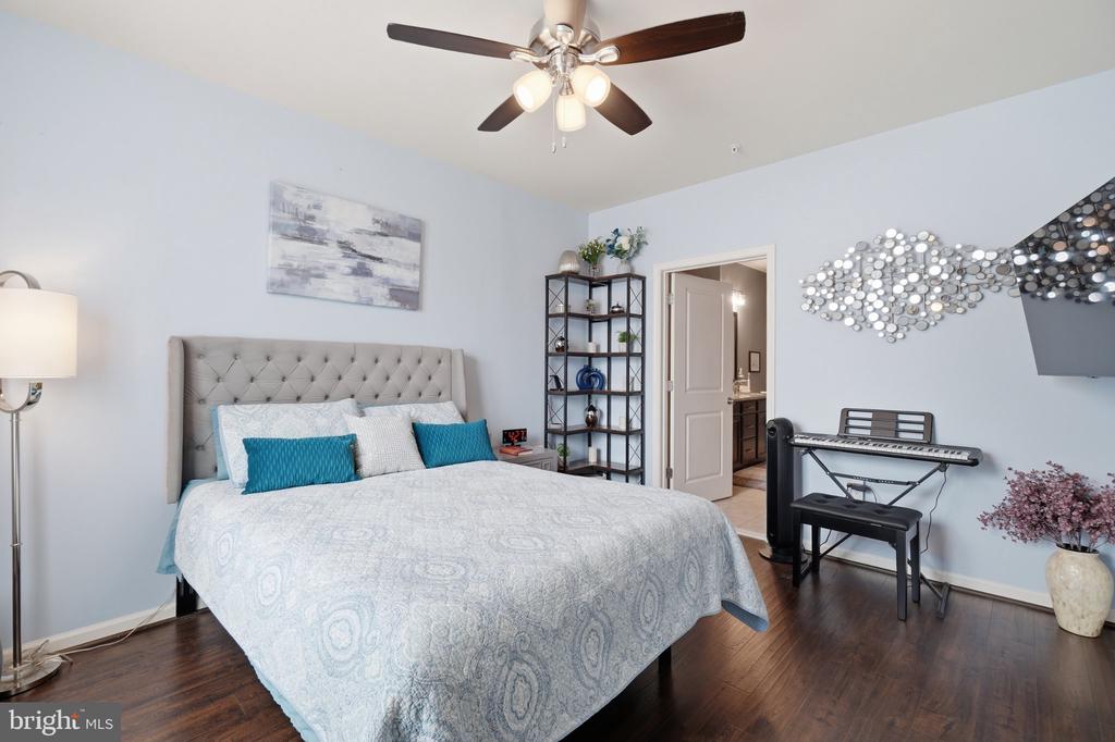 23315 MILLTOWN KNOLL SQUARE Unit: 102