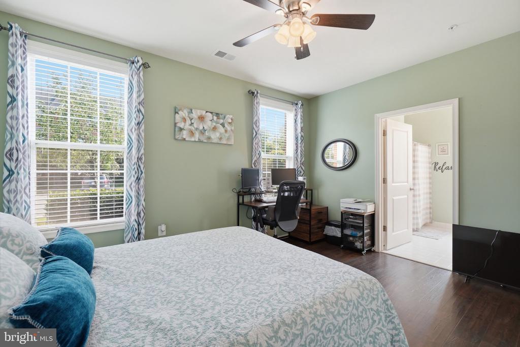 23315 MILLTOWN KNOLL SQUARE Unit: 102