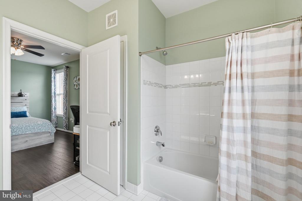 23315 MILLTOWN KNOLL SQUARE Unit: 102