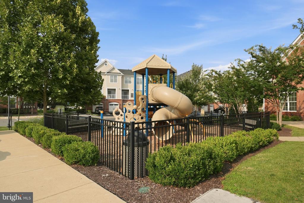 23315 MILLTOWN KNOLL SQUARE Unit: 102