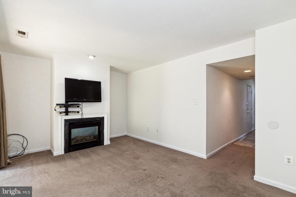 9221 ACER LANE