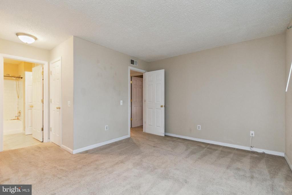 9260 NIKI PLACE 301