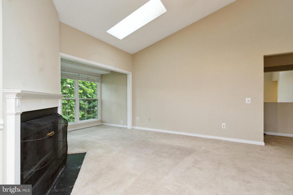 9260 NIKI PLACE 301