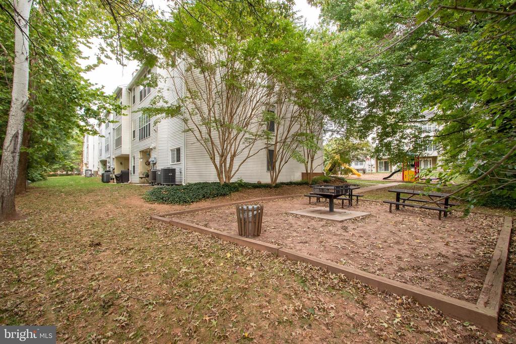 9260 NIKI PLACE 301