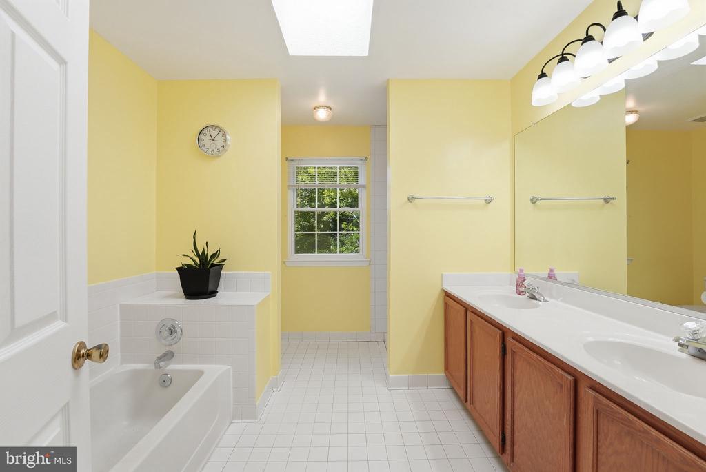 10275 RACQUET CIRCLE