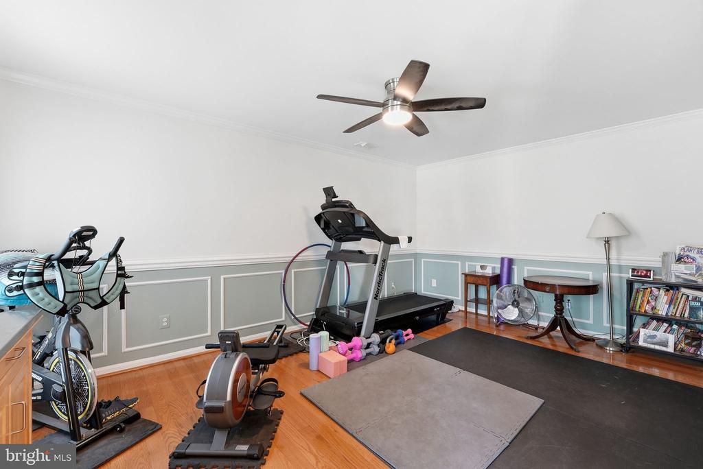 10275 RACQUET CIRCLE