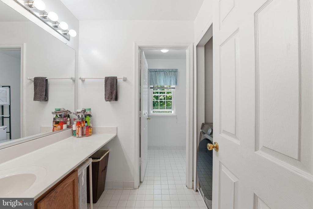 10275 RACQUET CIRCLE