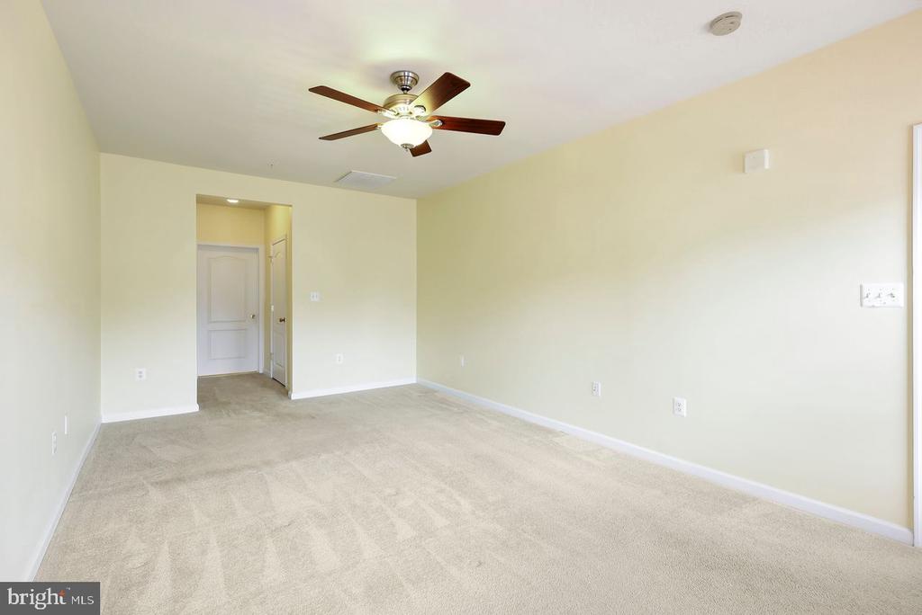 9712 HANDERSON PLACE Unit: 406