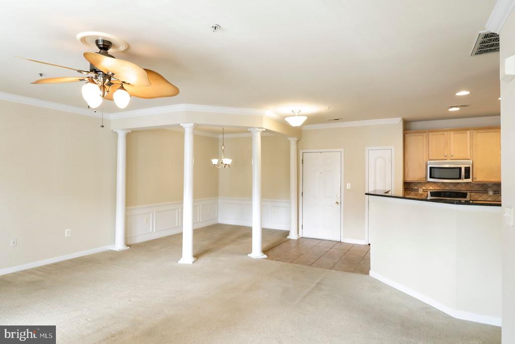 9712 HANDERSON PLACE Unit: 406