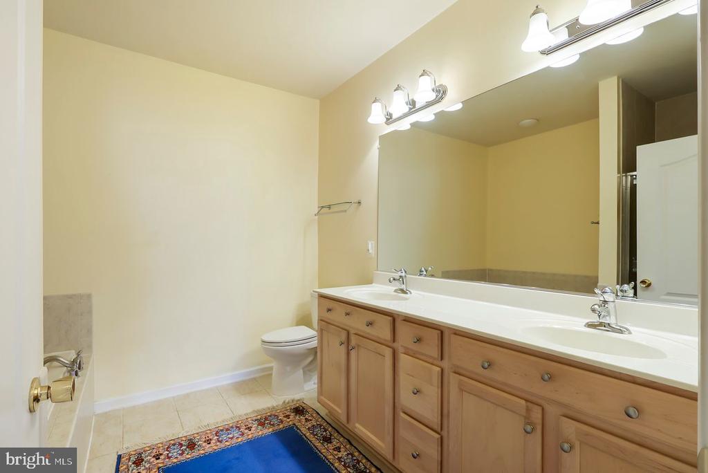 9712 HANDERSON PLACE Unit: 406